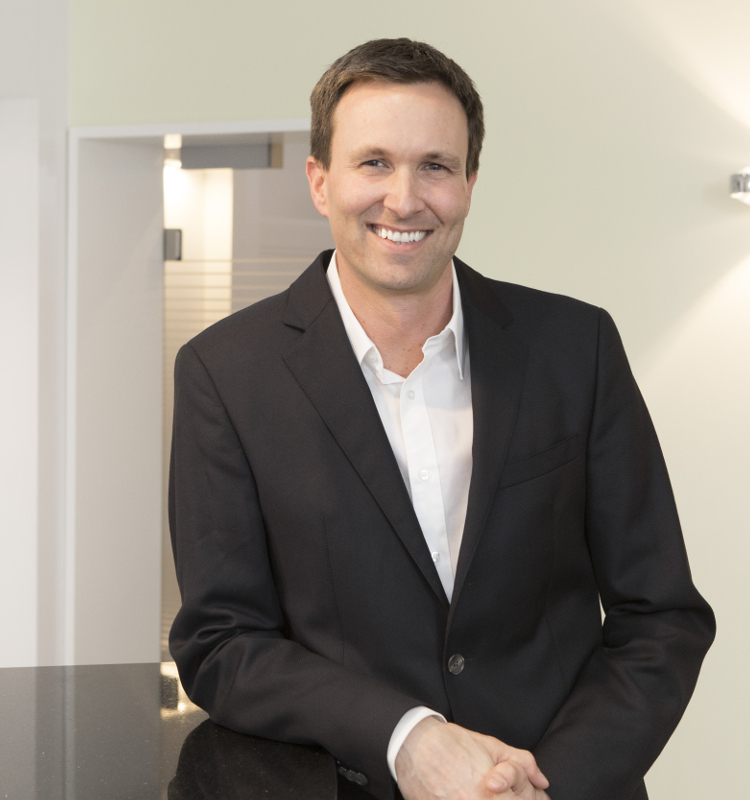 Dr. Oliver Strobel